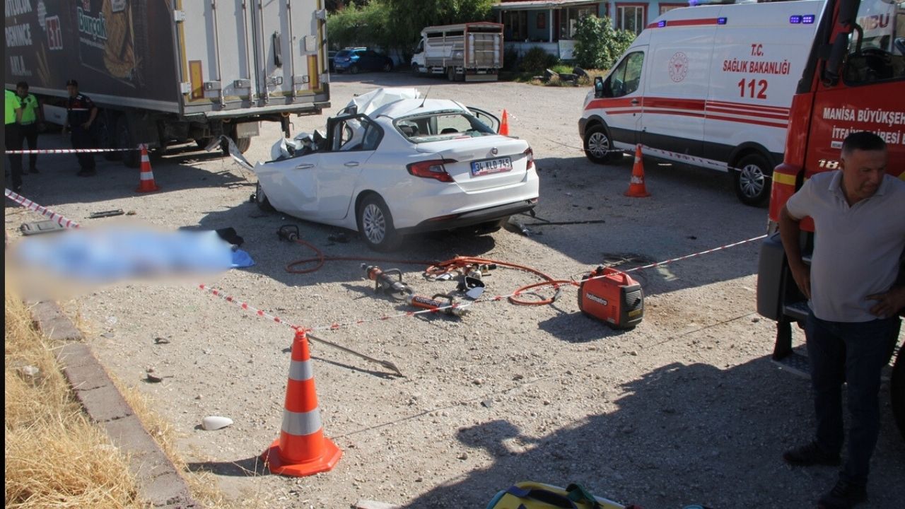 Manisa'da kaza! Baba ve 3 çocuğu hayatını kaybetti