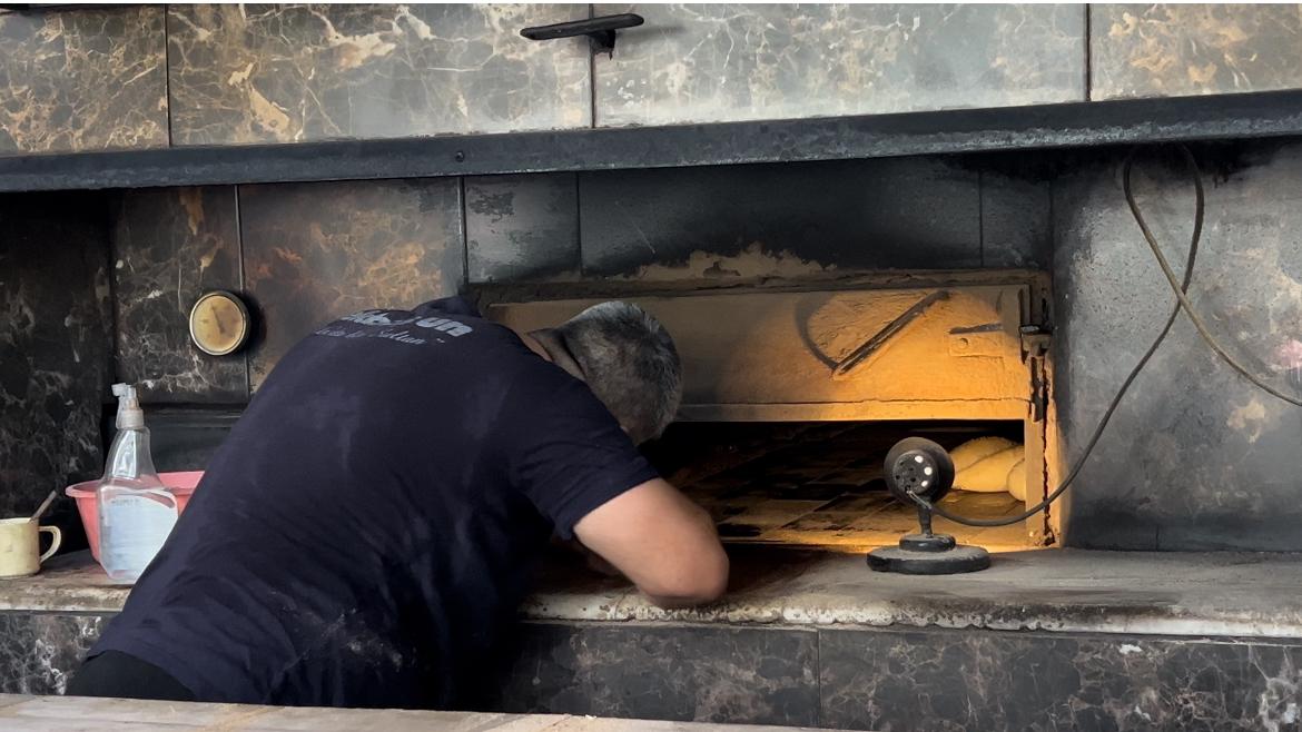 Dışarıda 45, fırın başında ise 60 derece... Sıcak havada zorlu mesai
