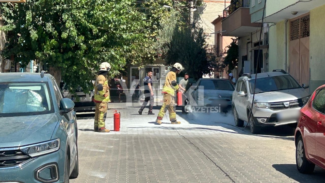Turgutlu’da kopan elektrik hattı tehlike saçtı: İki araç zarar gördü