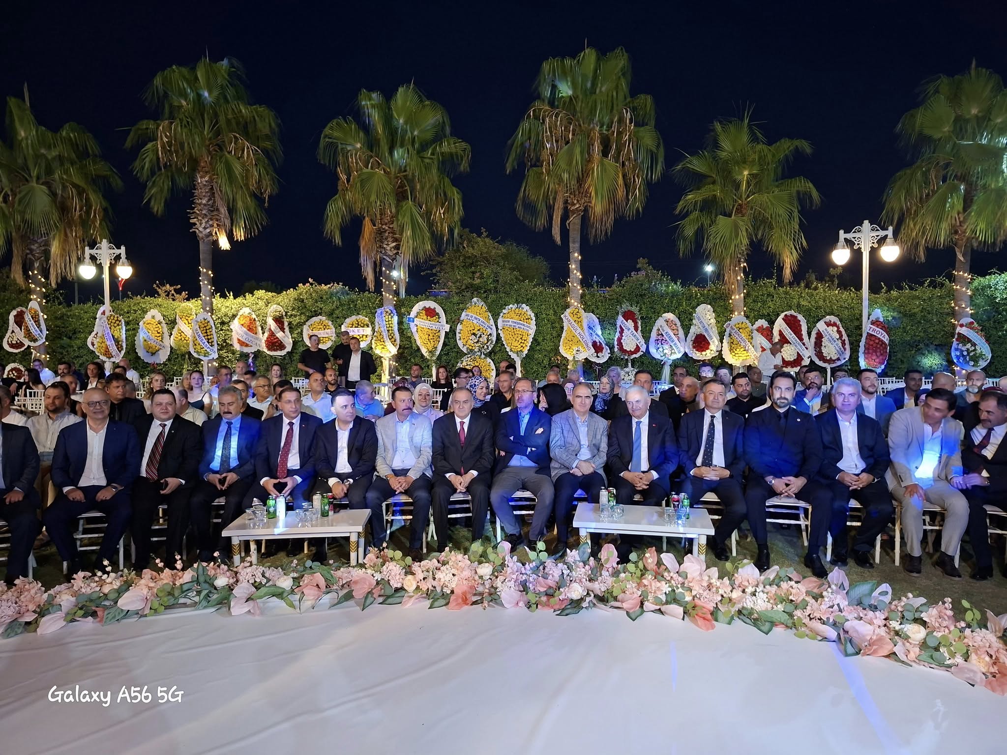 Ak Partili Vekilin Kızı Evlendi! Siyaset dünyası Manisa'da buluştu