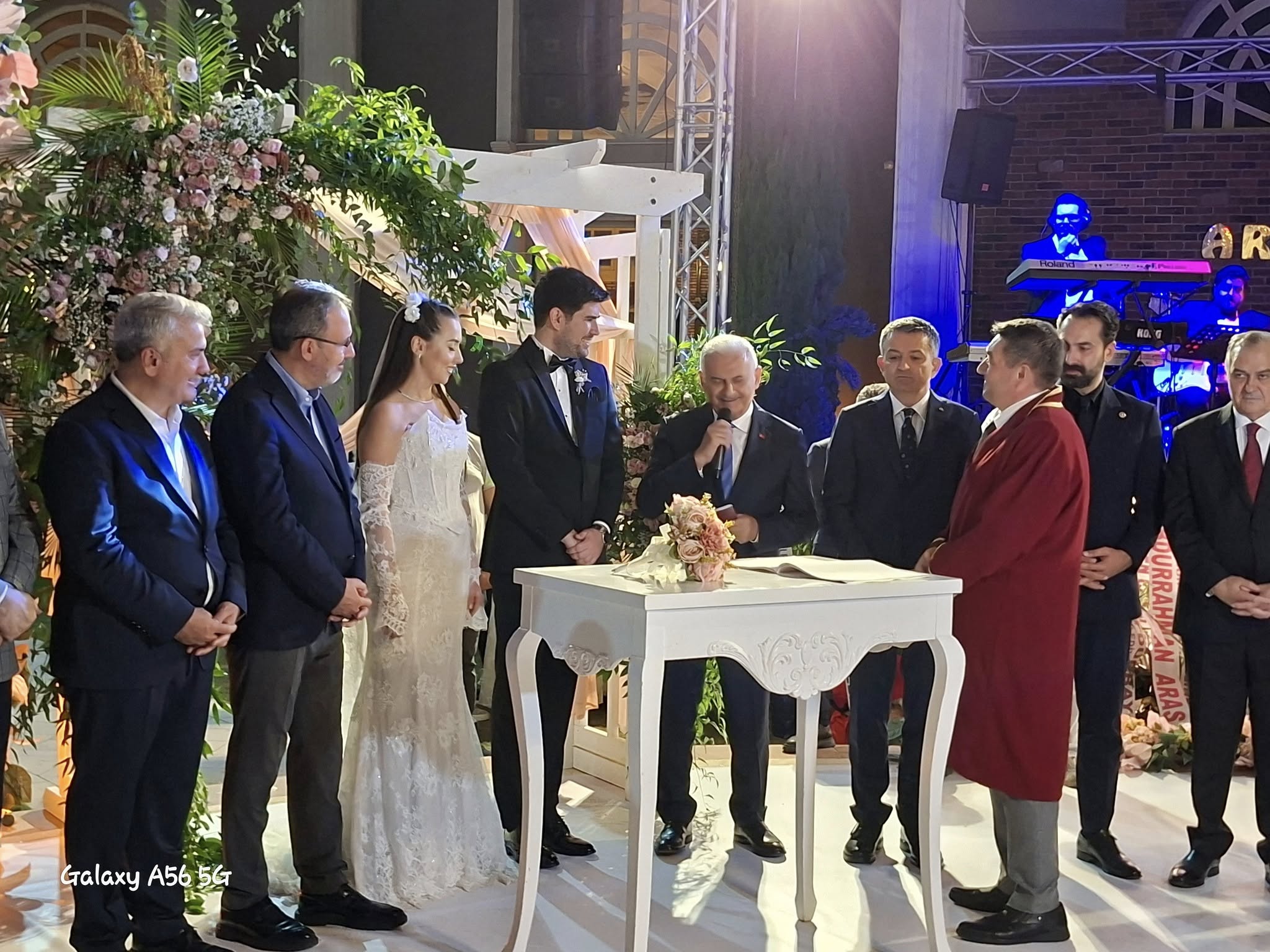 Ak Partili Vekilin Kızı Evlendi! Siyaset dünyası Manisa'da buluştu