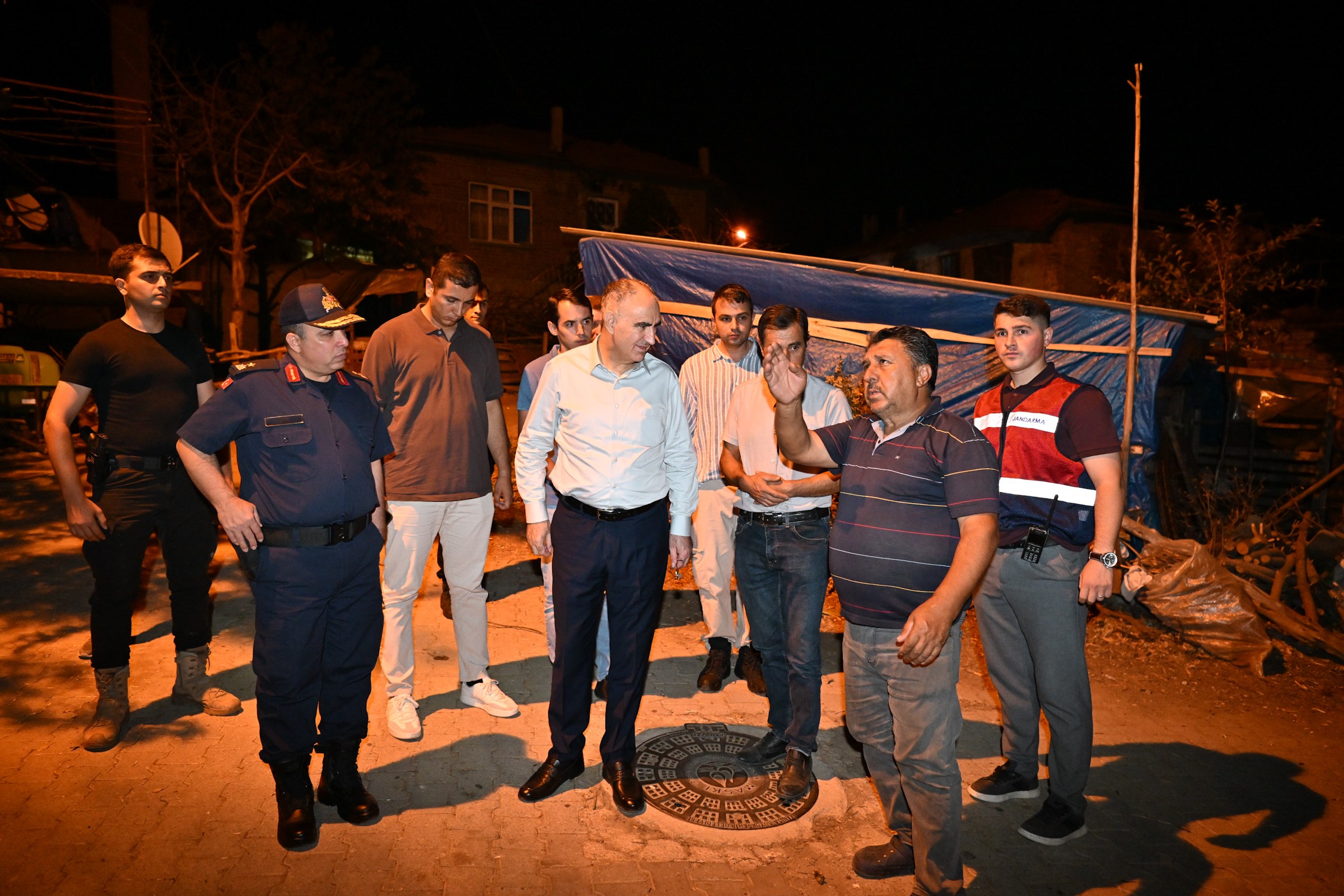 Vali Özkan depremden etkilenen bölgeleri inceledi