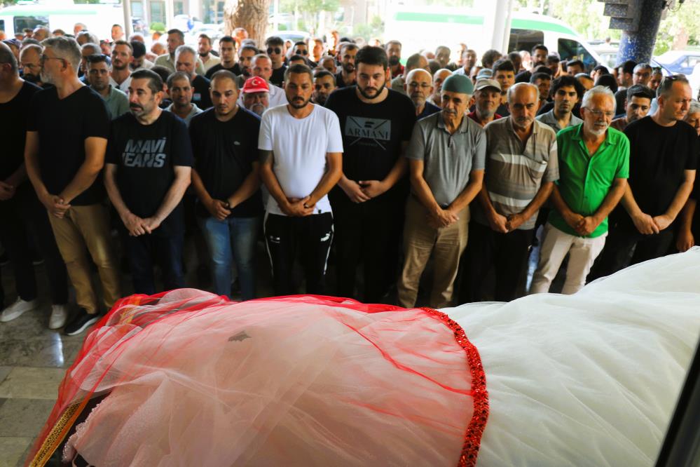 Doğum günü partisinden dönerken kazada hayatını kaybetmişti: Al duvaklı gelinlikle uğurlandı