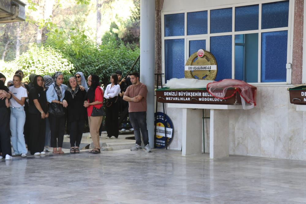 Doğum günü partisinden dönerken kazada hayatını kaybetmişti: Al duvaklı gelinlikle uğurlandı