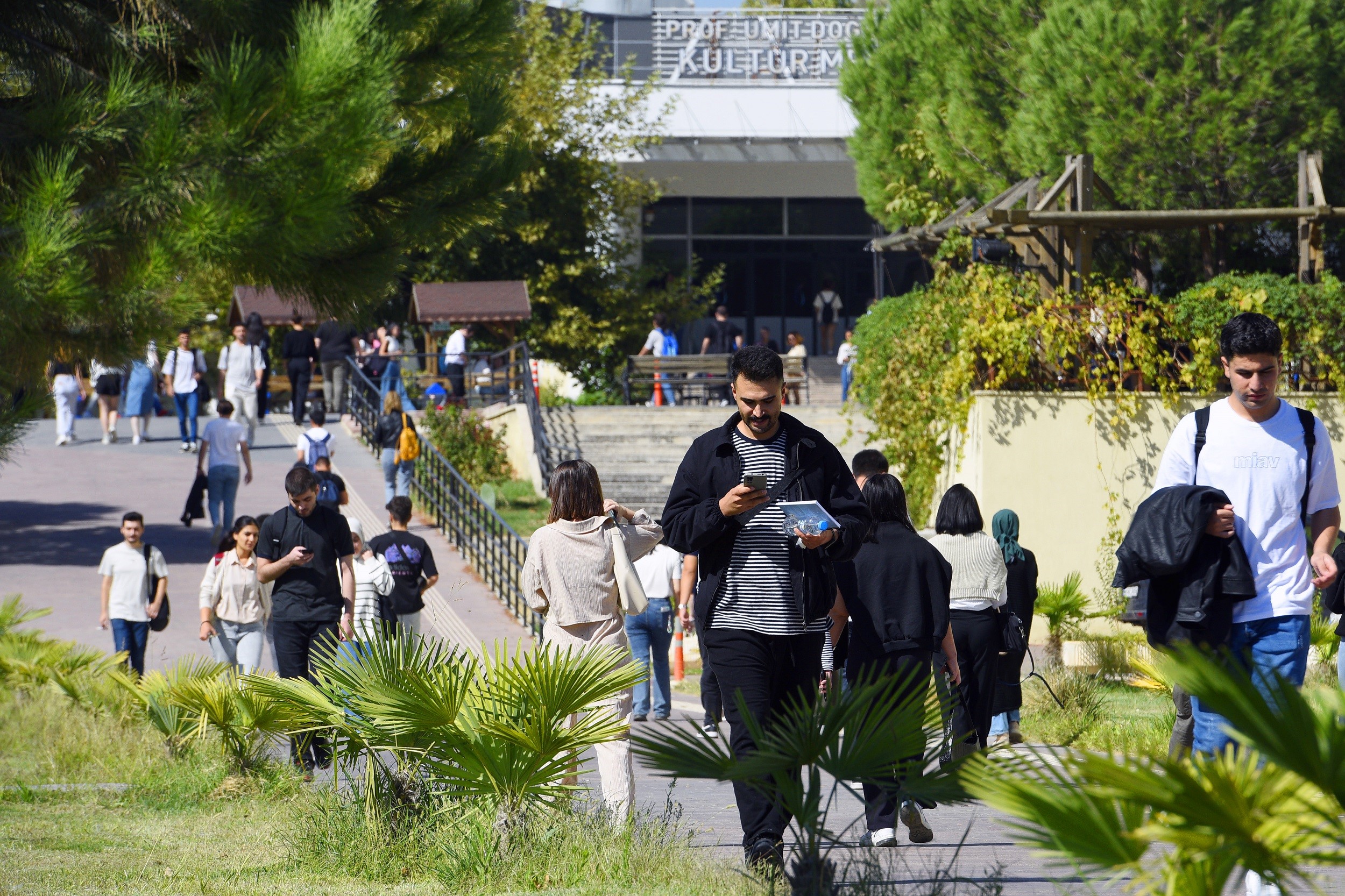 MCBÜ tercihlerin gözdesi oldu: Yüzde 102 doluluk oranı yakalandı