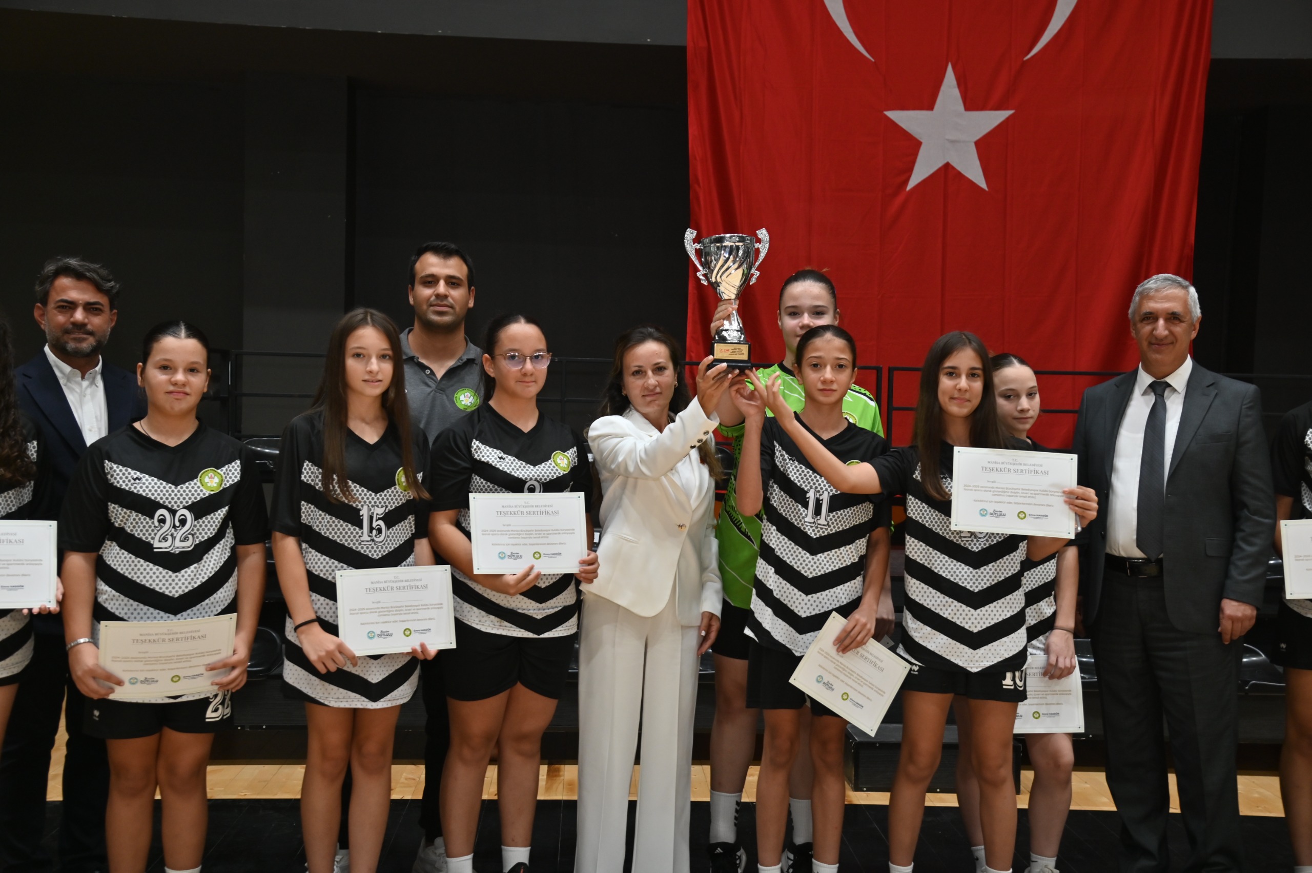 Büyükşehir’in Yaz Spor Okullarında 4 bin 500 sporcu sertifikasını aldı