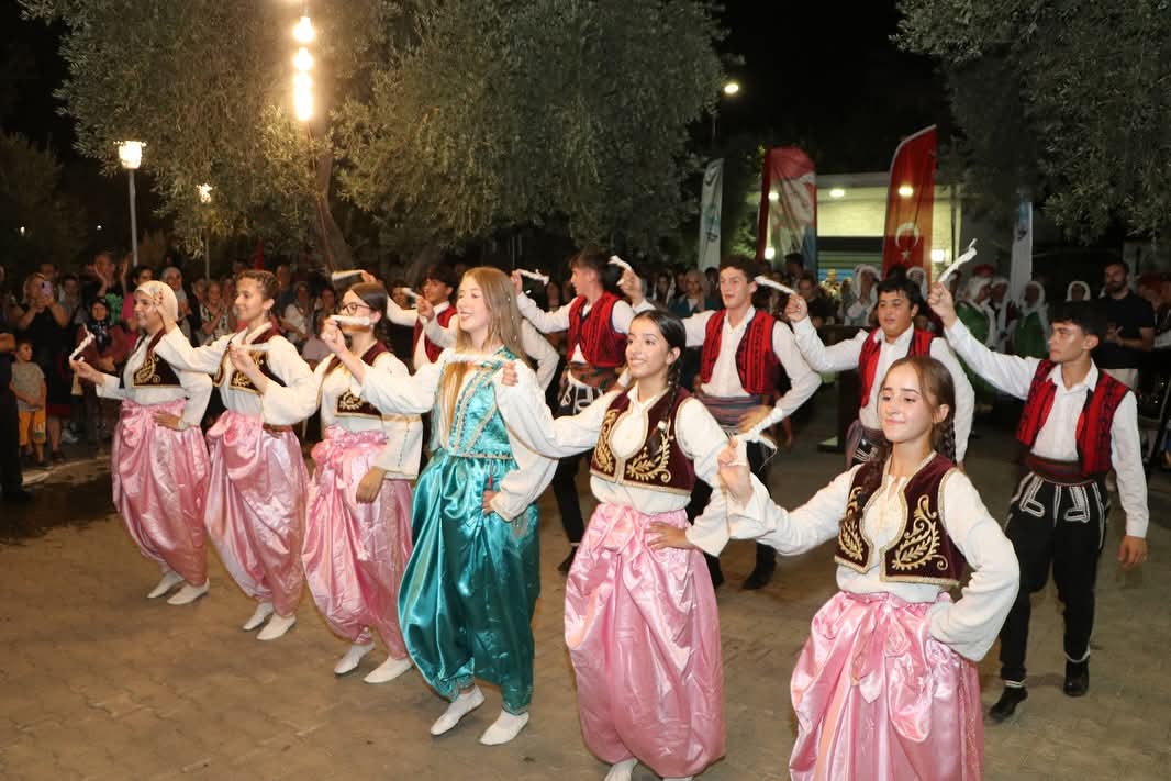 Turgutlulu Gençlerden Söke’de Kültürlerarası Dostluk Gösterisi