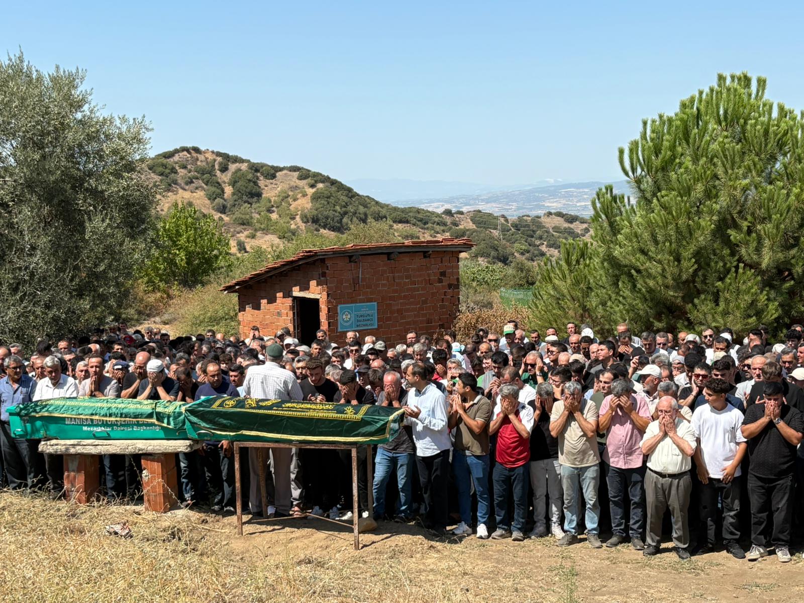 Kuzenlere gözü yaşlı veda