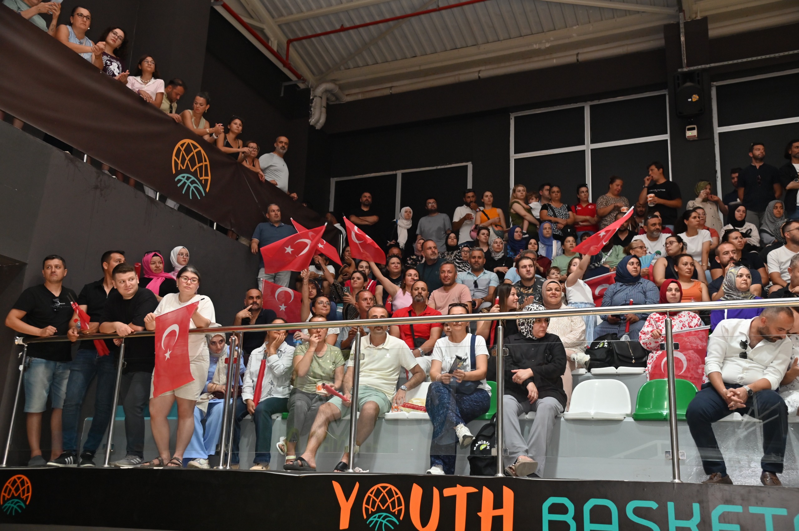 Büyükşehir’in Yaz Spor Okullarında 4 bin 500 sporcu sertifikasını aldı