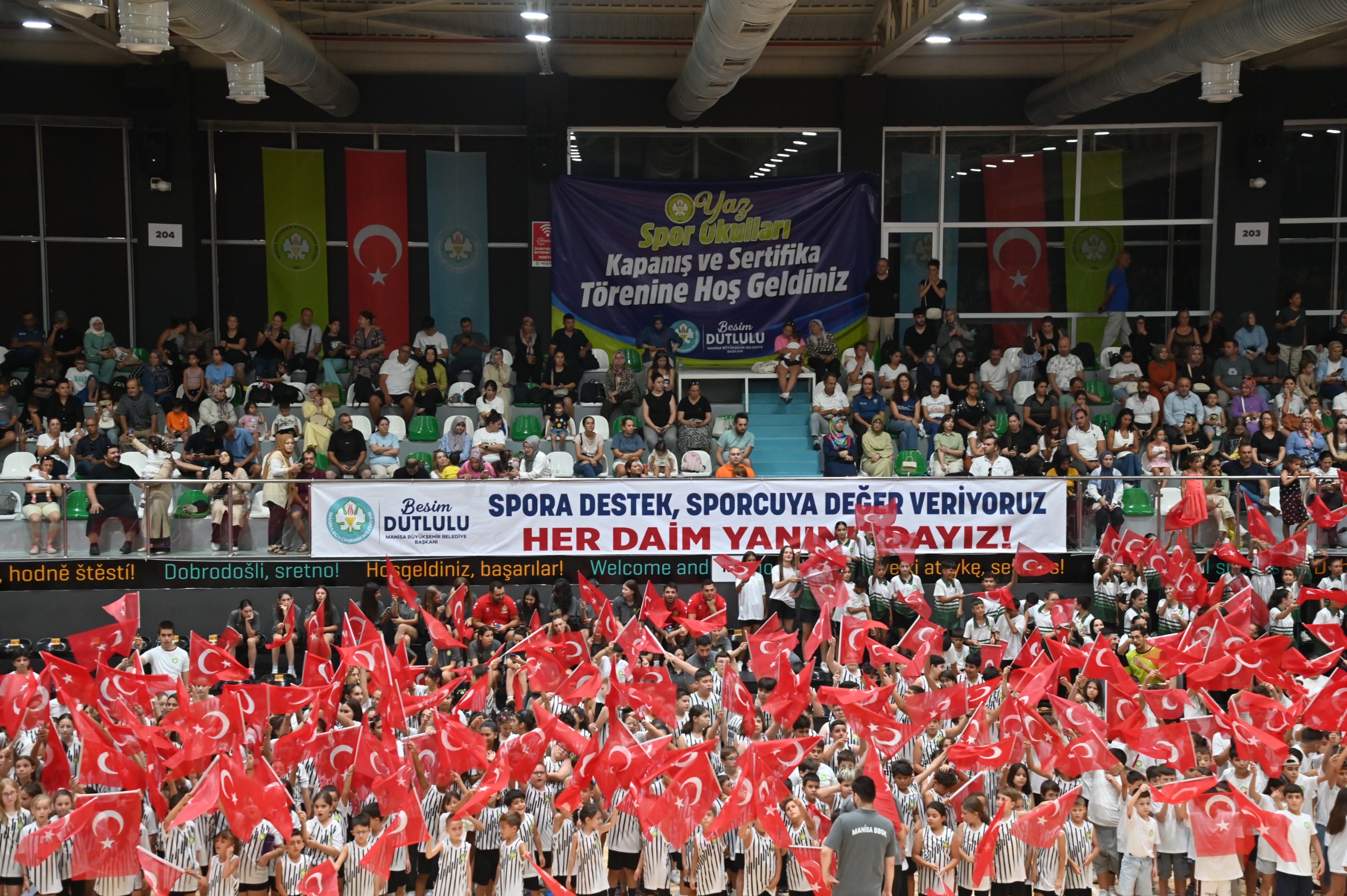 Büyükşehir’in Yaz Spor Okullarında 4 bin 500 sporcu sertifikasını aldı