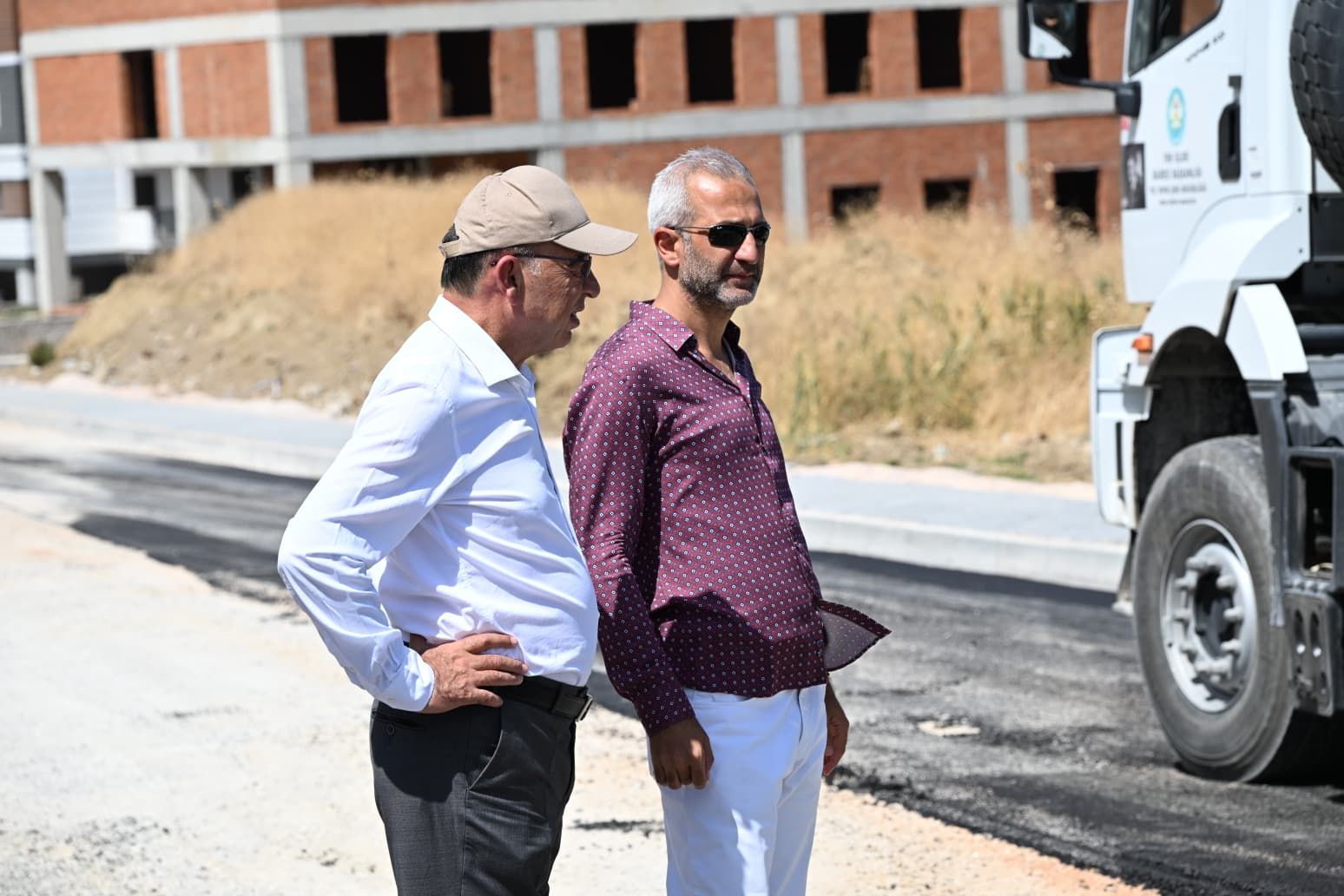 3 Bin Ton Asfalt, 12 Kilometre Kaplama: Turgutlu’da Yollar Yenileniyor