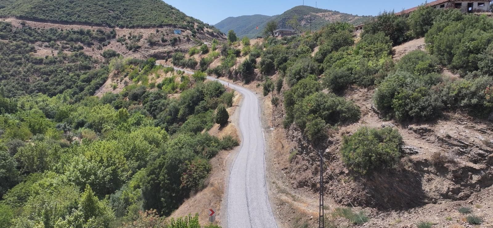 3 Bin Ton Asfalt, 12 Kilometre Kaplama: Turgutlu’da Yollar Yenileniyor