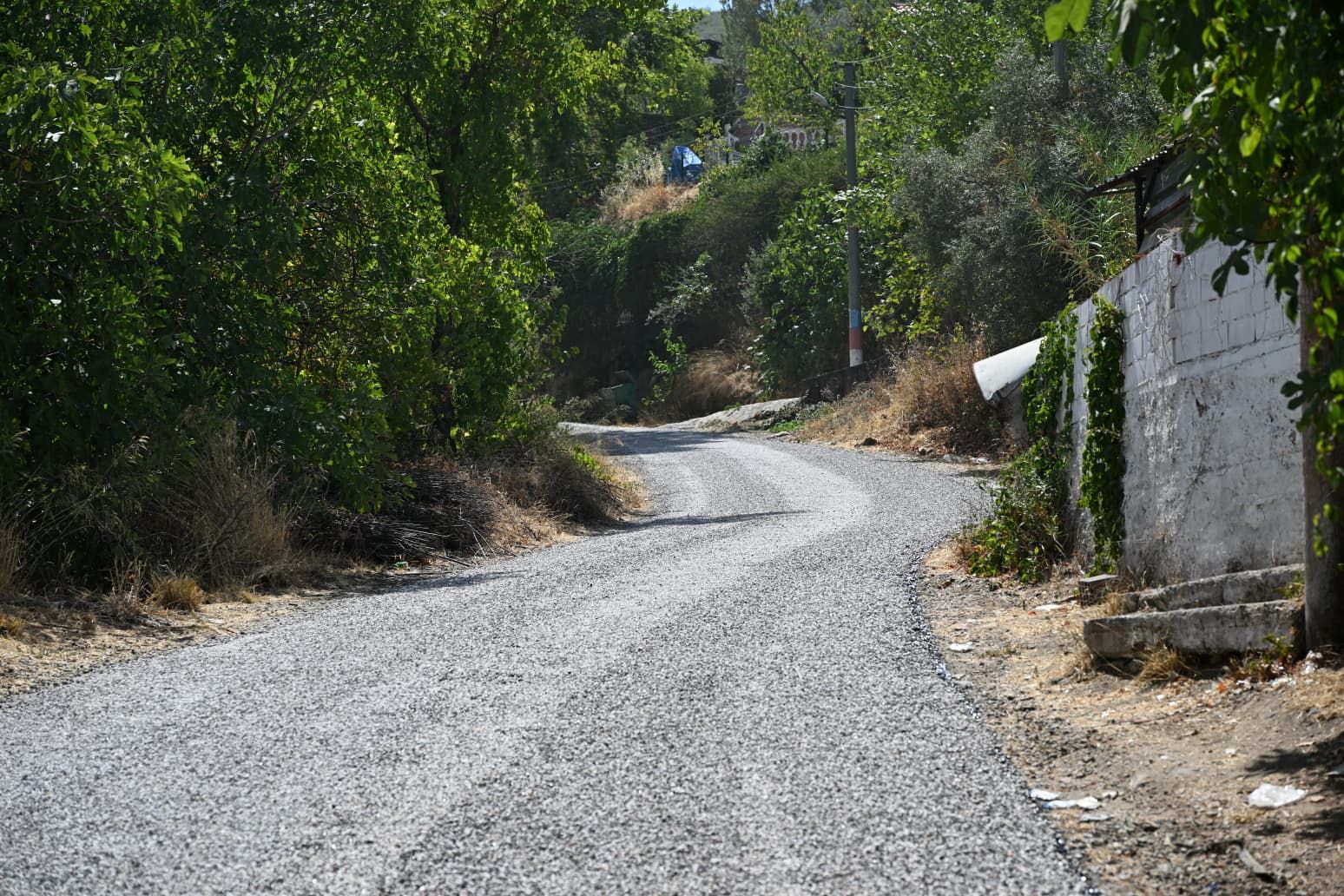 3 Bin Ton Asfalt, 12 Kilometre Kaplama: Turgutlu’da Yollar Yenileniyor