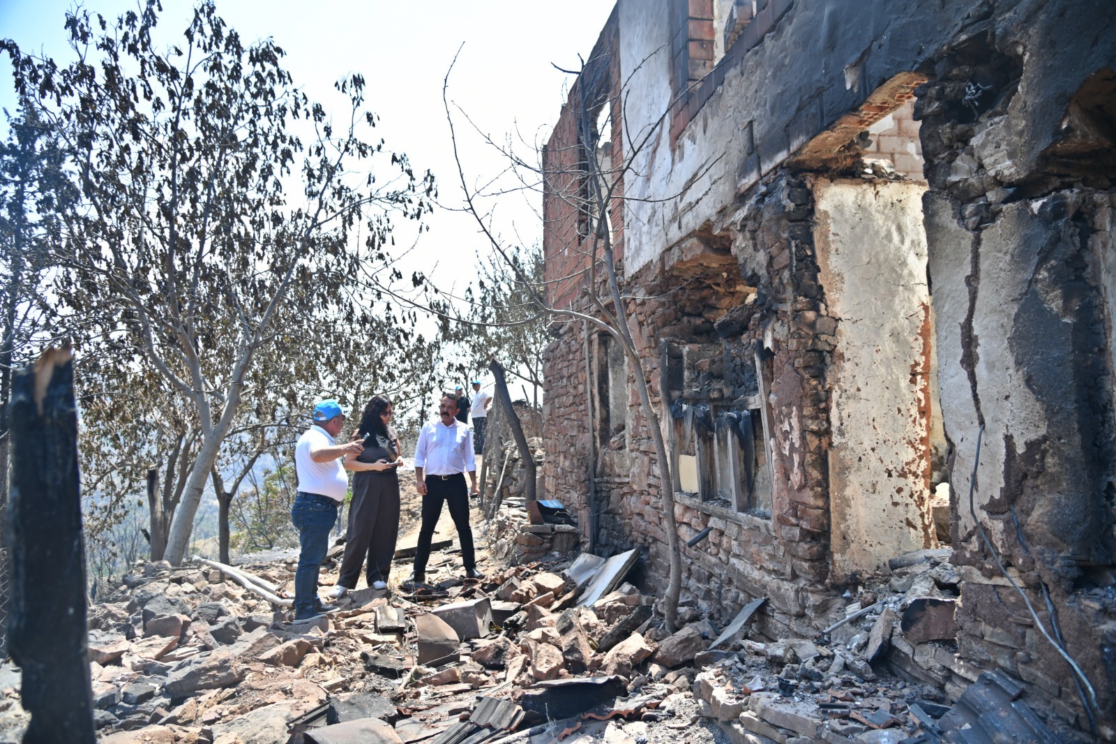 Deprem ve Doğal Afet Komisyonu Akhisar'da Yangın Bölgesini İnceledi