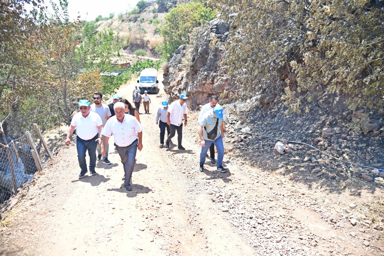 Deprem ve Doğal Afet Komisyonu Akhisar'da Yangın Bölgesini İnceledi