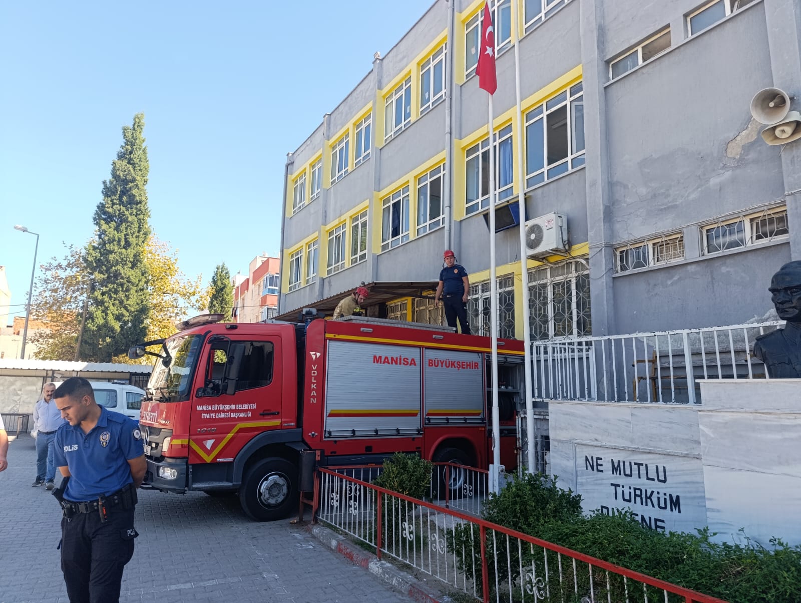 Turgutlu’da ortaokulda ilginç olay!