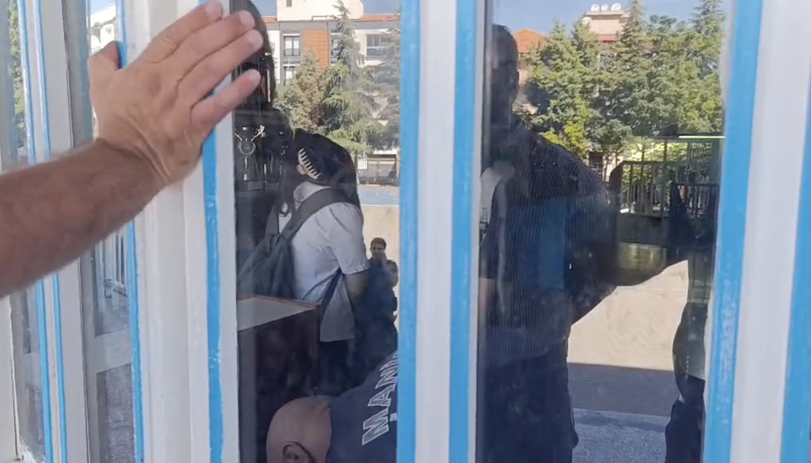 Turgutlu’da ortaokulda ilginç olay!