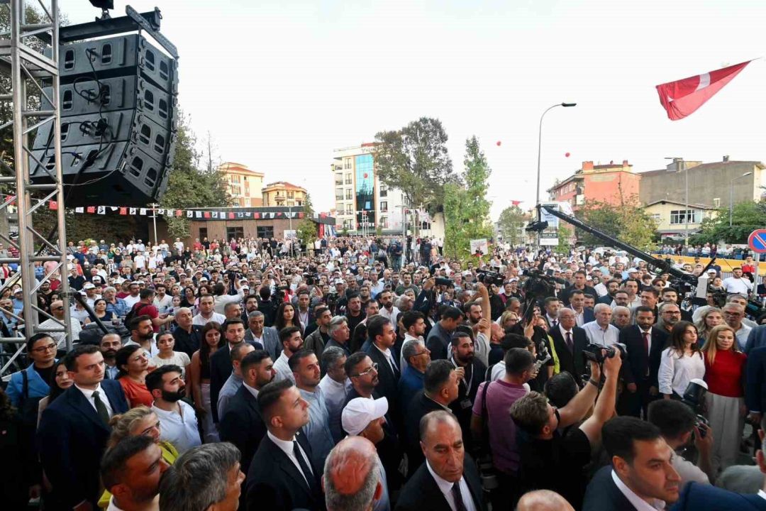 CHP Genel Başkanı Özel: "Merkezi hükümetle yerel yönetim birbirinin düşmanı değildir"