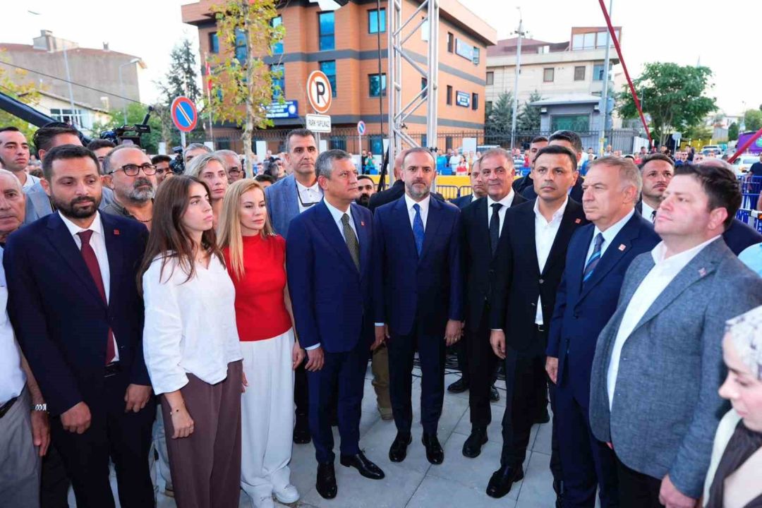 CHP Genel Başkanı Özel: "Merkezi hükümetle yerel yönetim birbirinin düşmanı değildir"