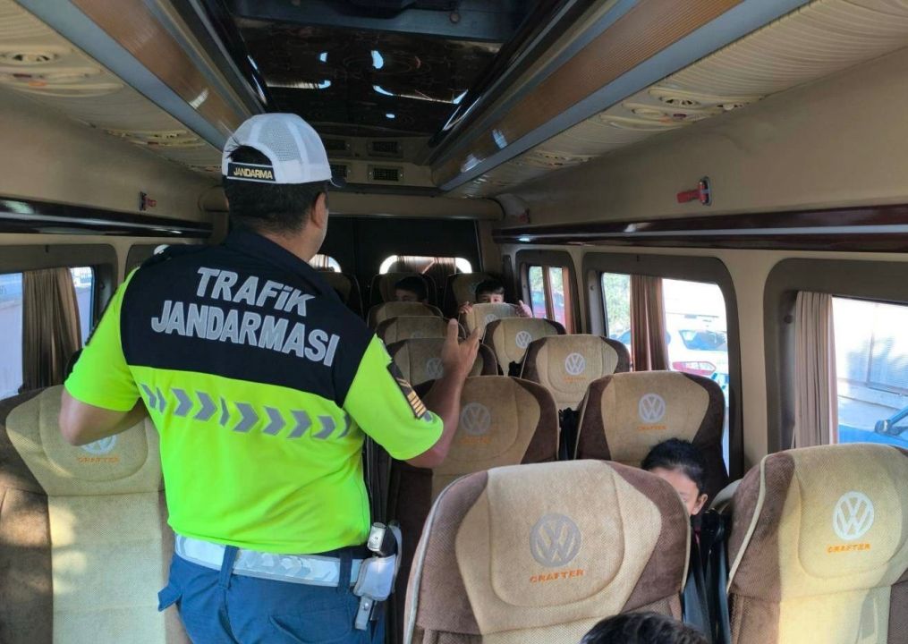 Manisa genelinde okulun ilk gününde servislere denetim