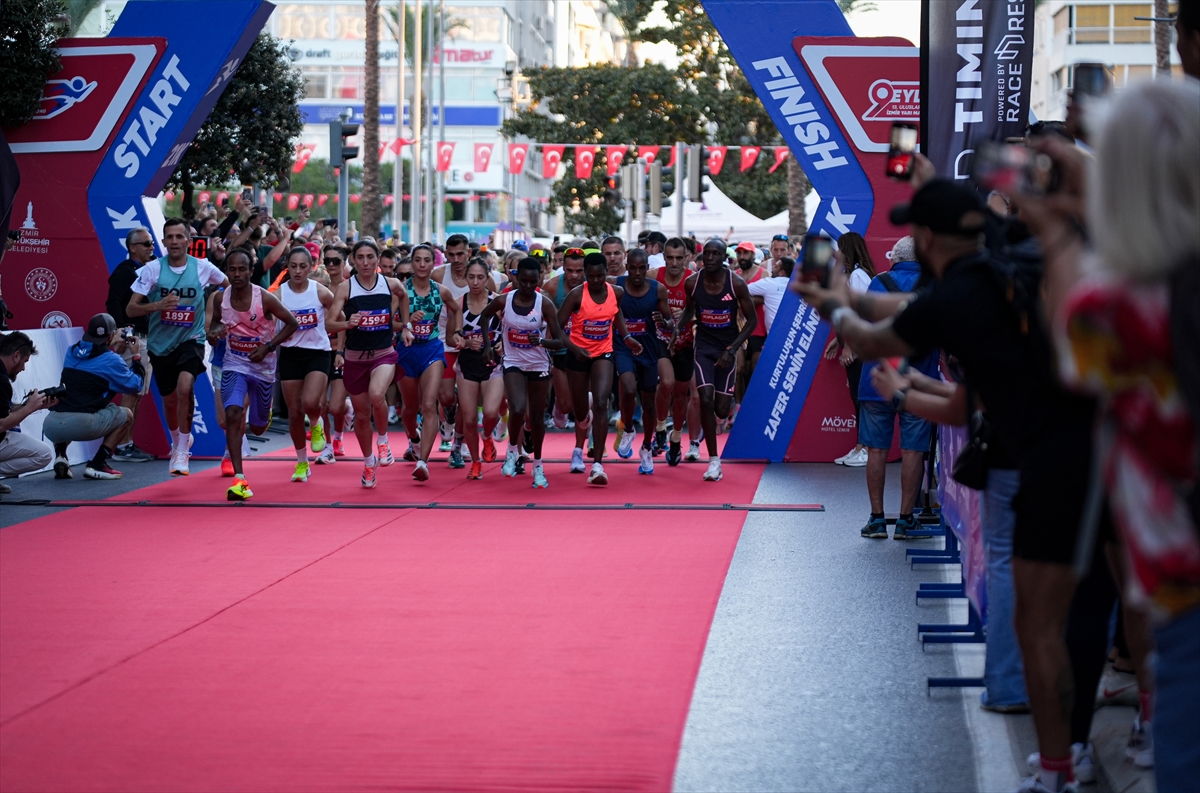 13. Uluslararası 9 Eylül İzmir Yarı Maratonu yapıldı
