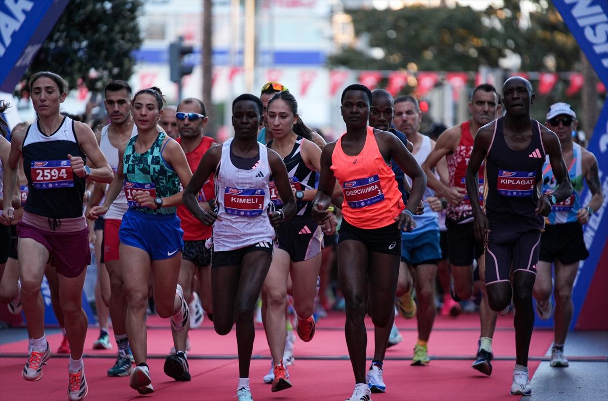 13. Uluslararası 9 Eylül İzmir Yarı Maratonu yapıldı