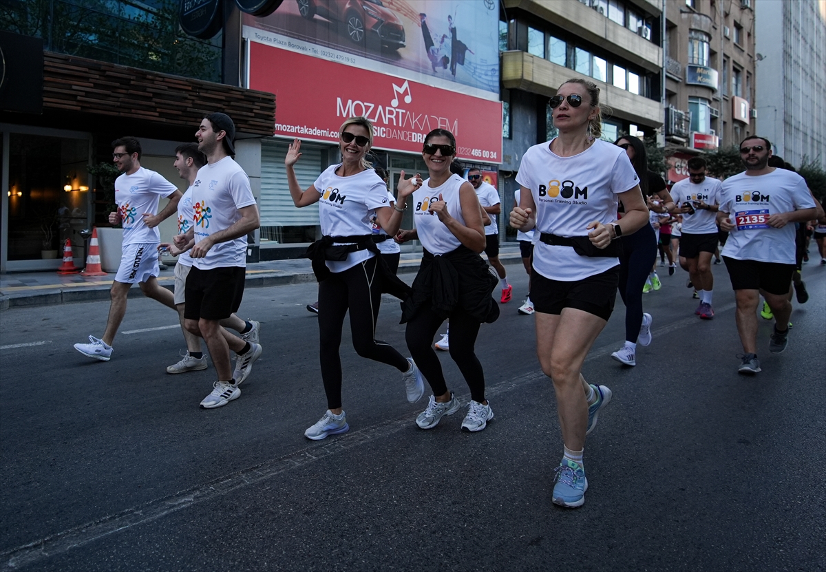 13. Uluslararası 9 Eylül İzmir Yarı Maratonu yapıldı