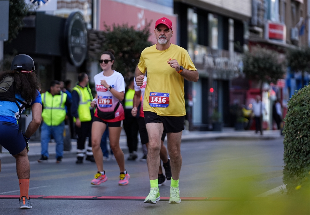 13. Uluslararası 9 Eylül İzmir Yarı Maratonu yapıldı