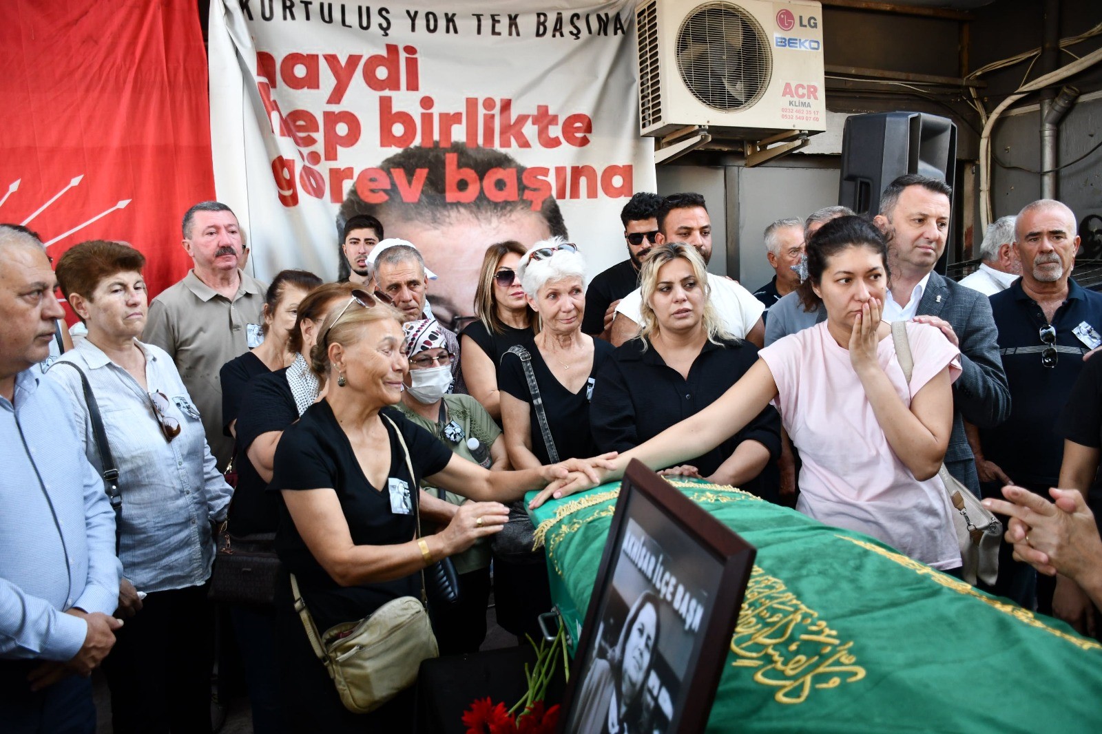 CHP'nin acı günü: Emine Güven son yolculuğuna uğurlandı