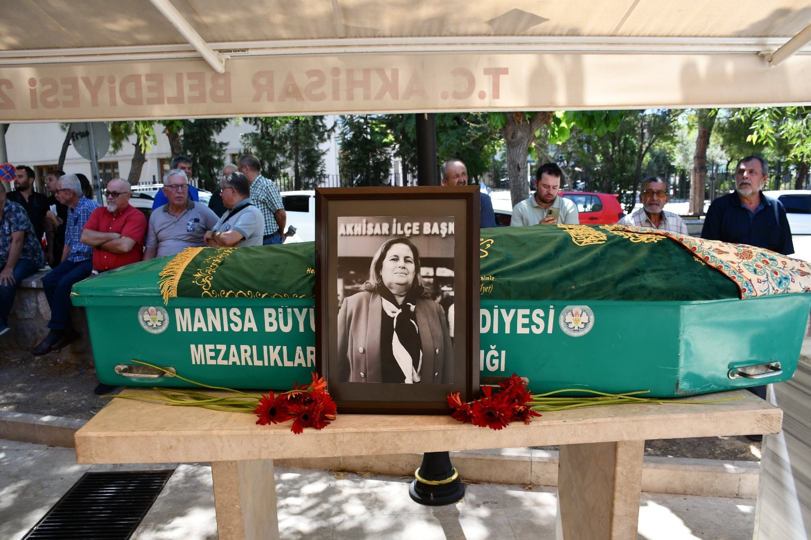 CHP'nin acı günü: Emine Güven son yolculuğuna uğurlandı