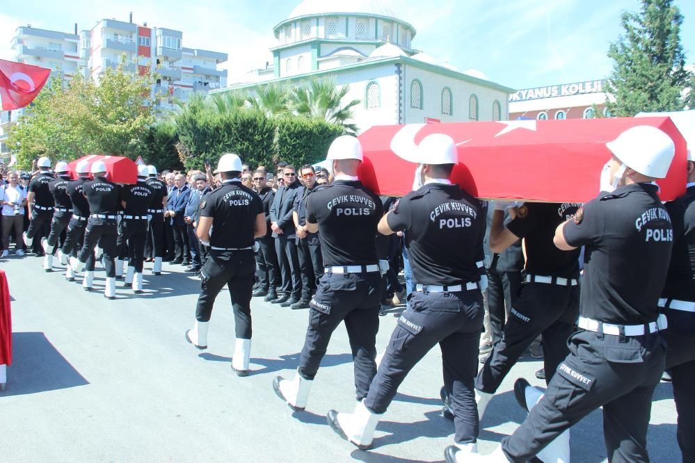 Polis şehitlerimize son görev.. Cenaze namazını imam babası kıldırdı
