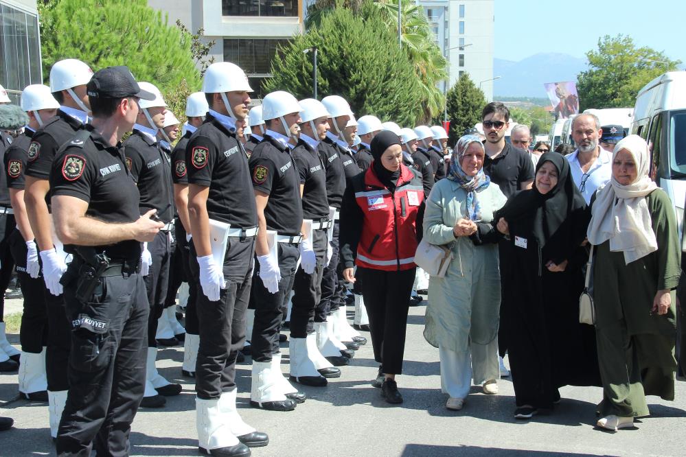 Polis şehitlerimize son görev.. Cenaze namazını imam babası kıldırdı