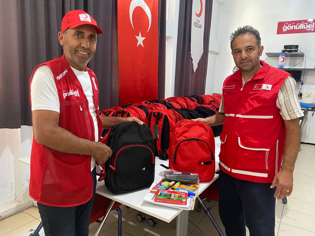 Kızılay’dan Eğitime Destek: 150 Öğrenciye Kırtasiye Yardımı