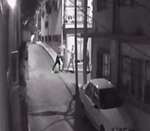 İzmir’de Sokak Ortasında Kanlı Kavga: Bir Kişi Hayatını Kaybetti