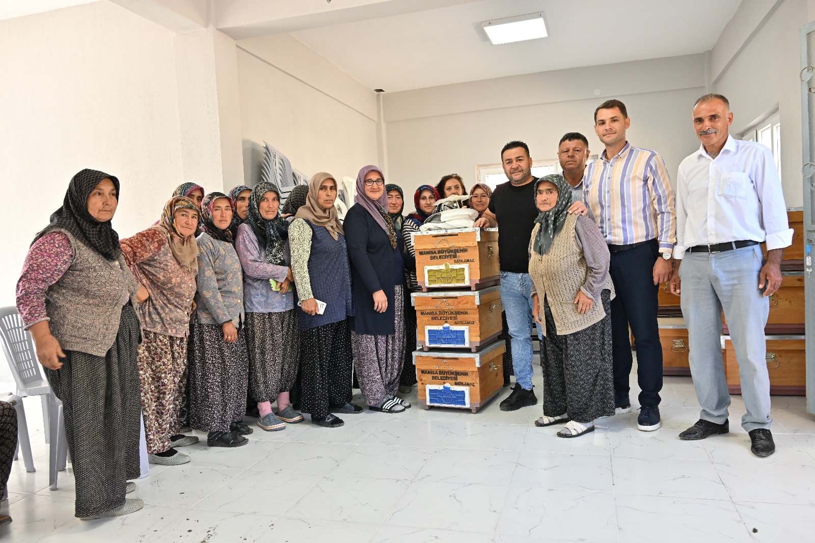 Manisalı Kadınlar Arıcılıkla Üretime Katılıyor