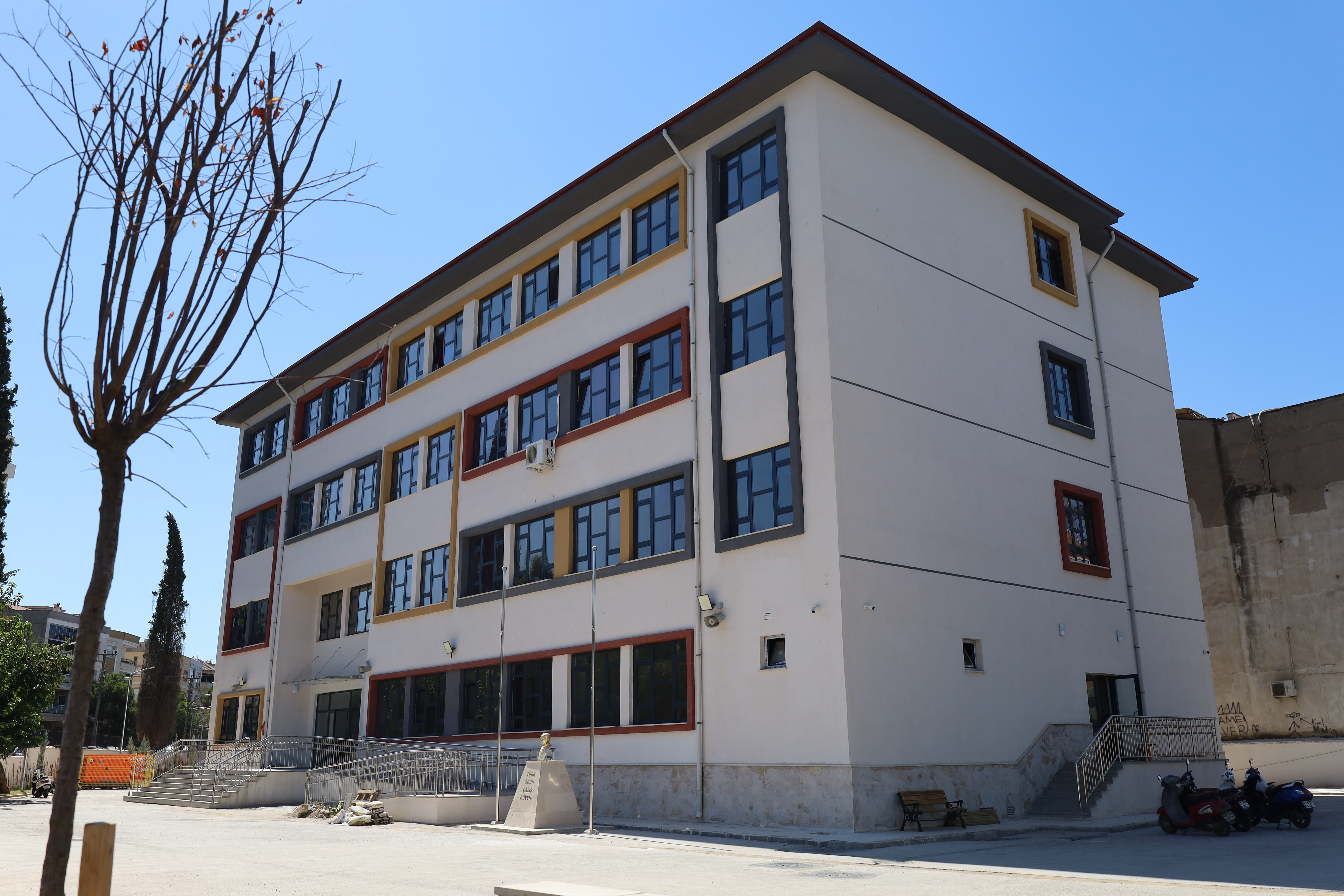 Turgutlu'da İki Yeni Okul Eğitim-Öğretime Başlıyor