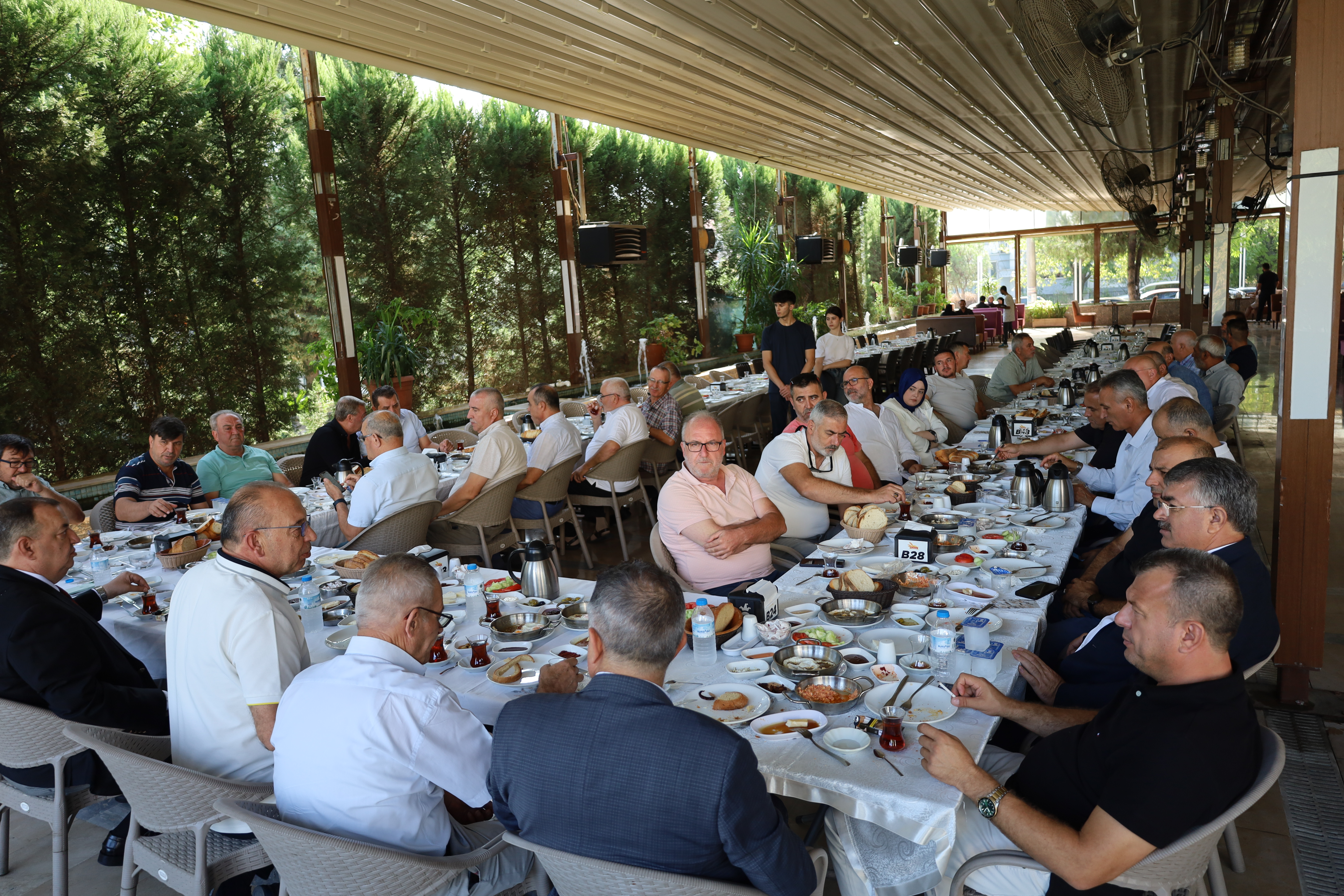 Başkan Akın Turgutlu'da Kamyoncularla Bir Araya Geldi