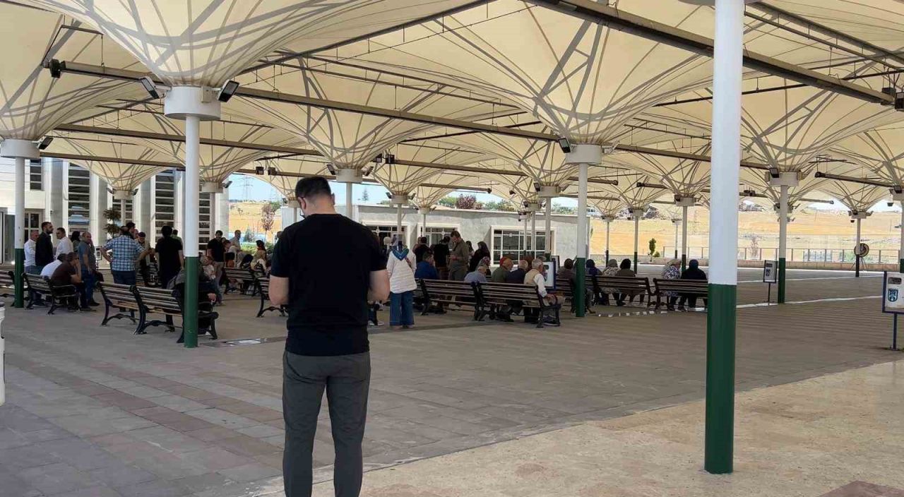 Kocası tarafından öldürülmüştü.. Talihsiz kadın toprağa verildi
