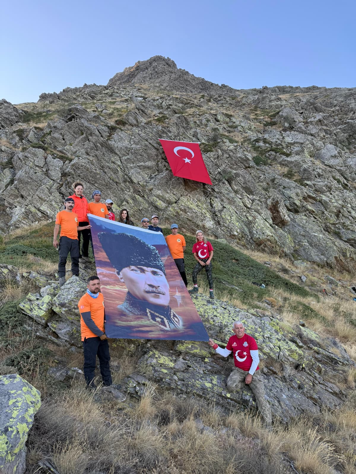 Turgutlulu dağcılardan anlamlı tırmanış