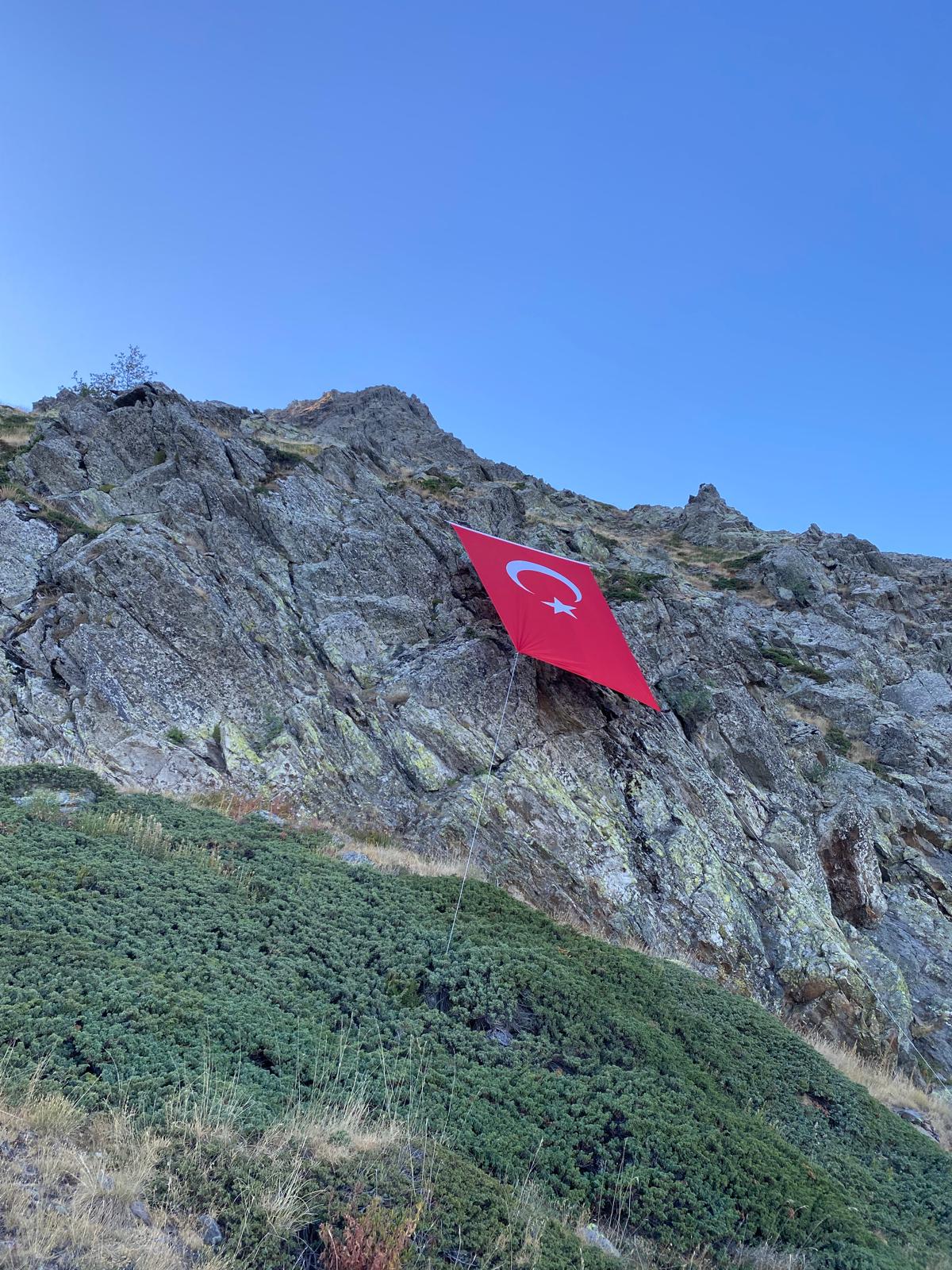 Turgutlulu dağcılardan anlamlı tırmanış