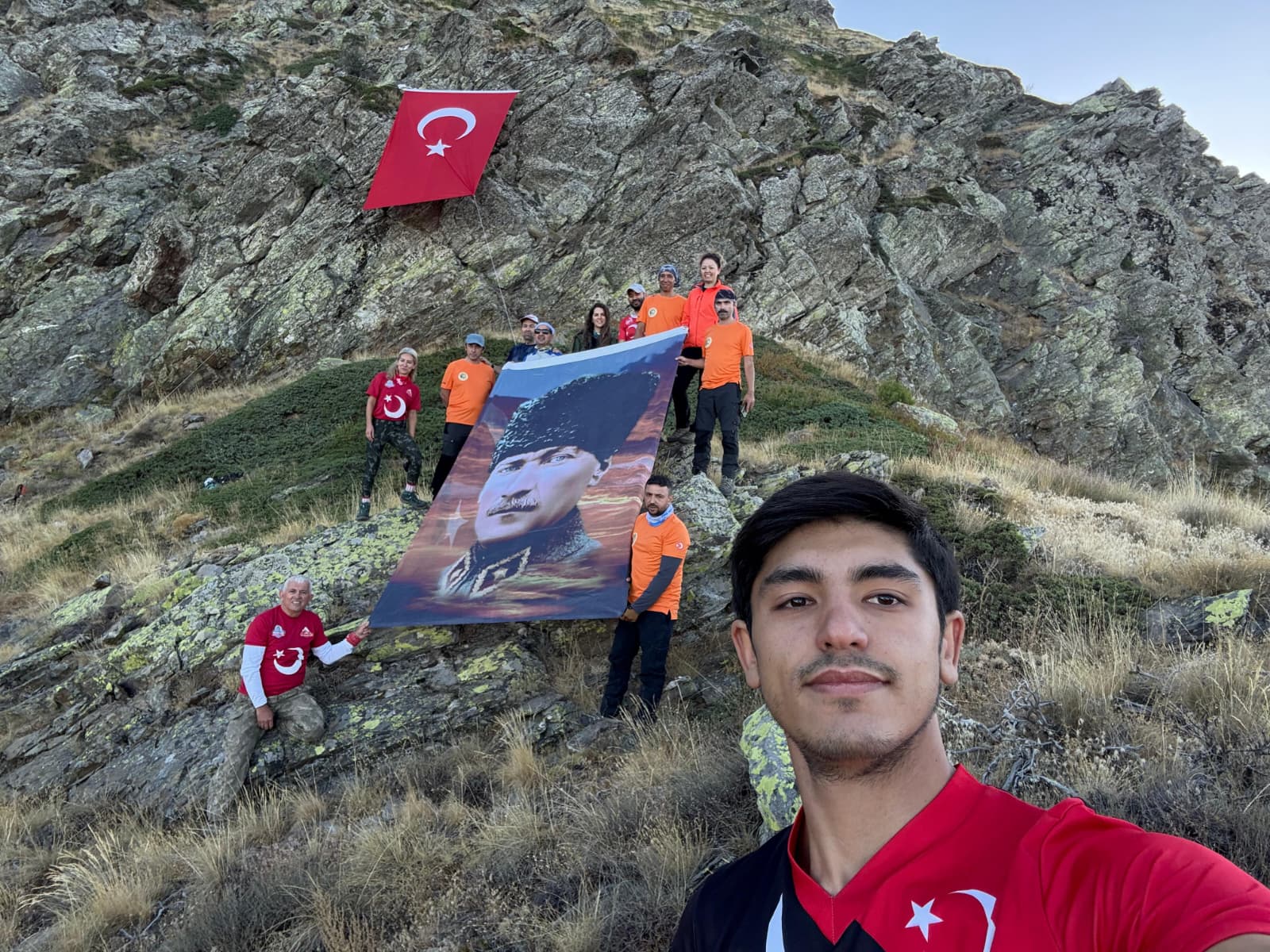 Turgutlulu dağcılardan anlamlı tırmanış