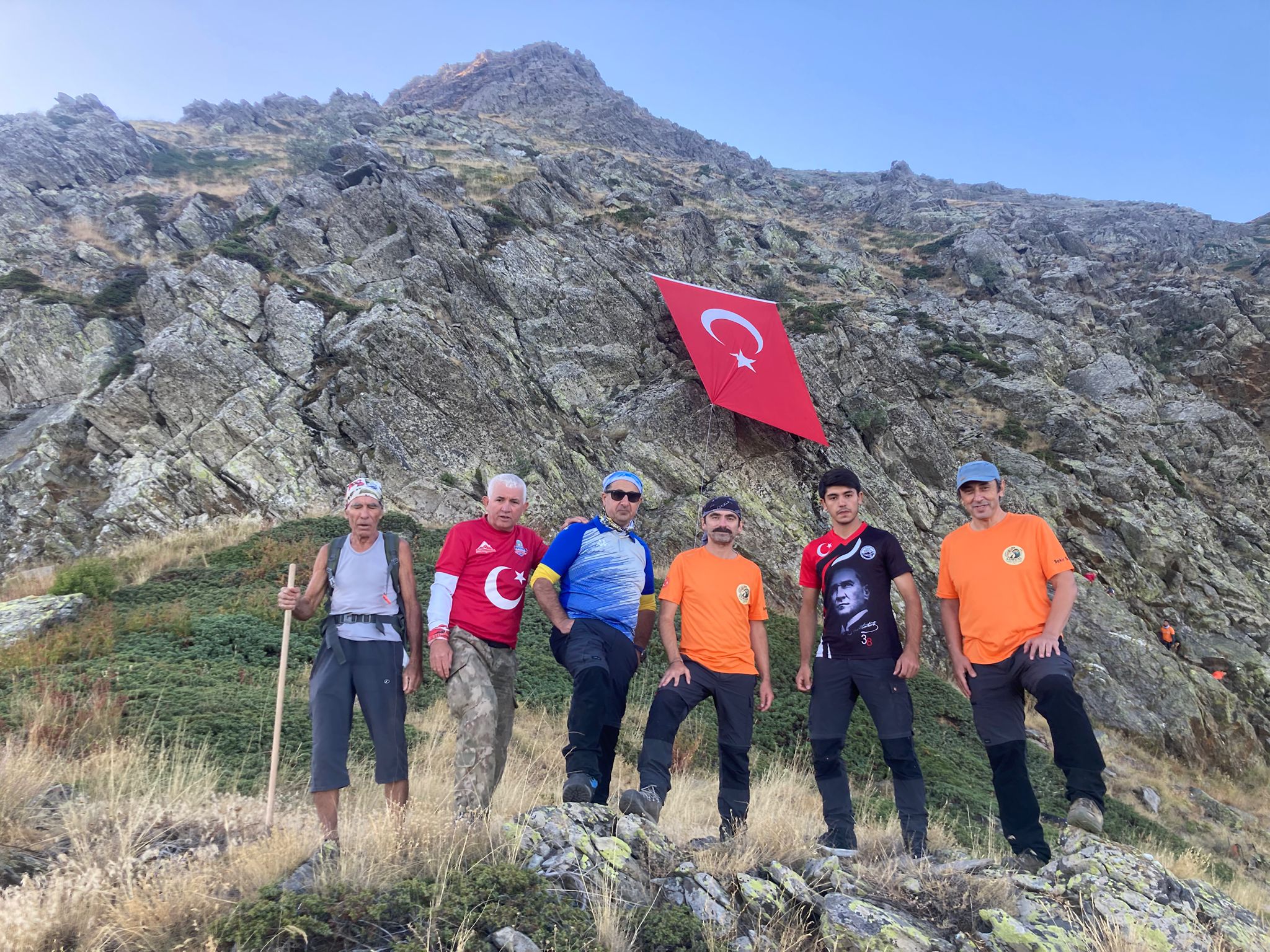 Turgutlulu dağcılardan anlamlı tırmanış