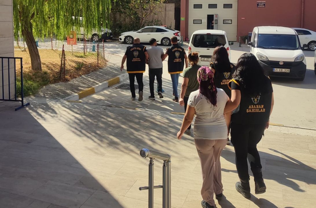 Manisa’da 3 firari şahıs aynı evde yakalandı!