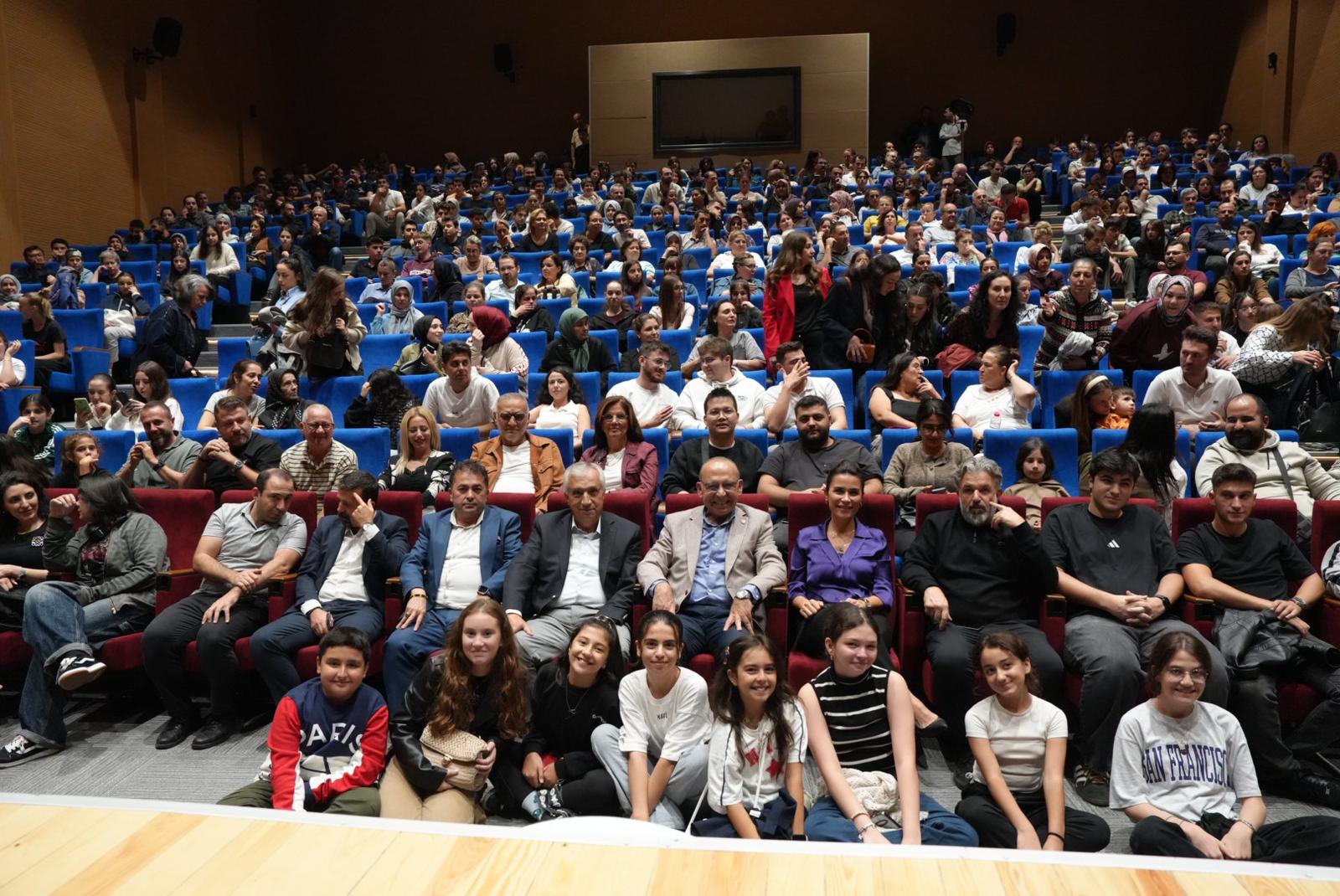 Ekrem Gürel Kültür Merkezi’nde İlk Tiyatro Oyunlarına Büyük İlgi