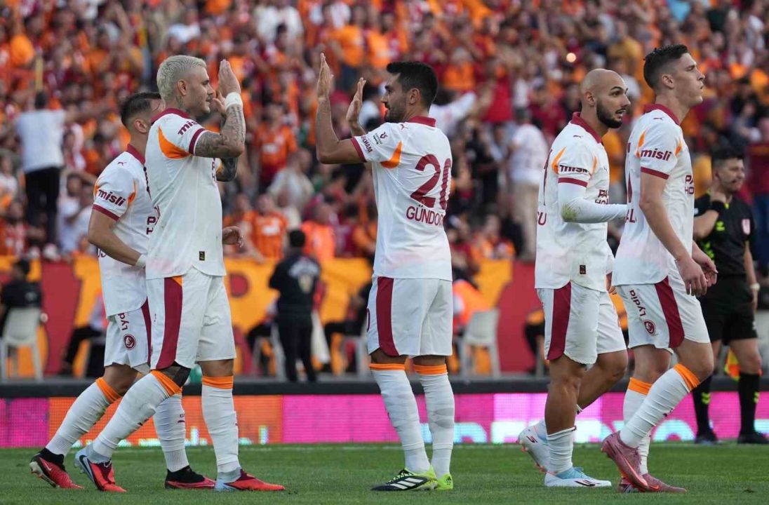Galatasaray, milli maçlar için verilen araya lider girdi