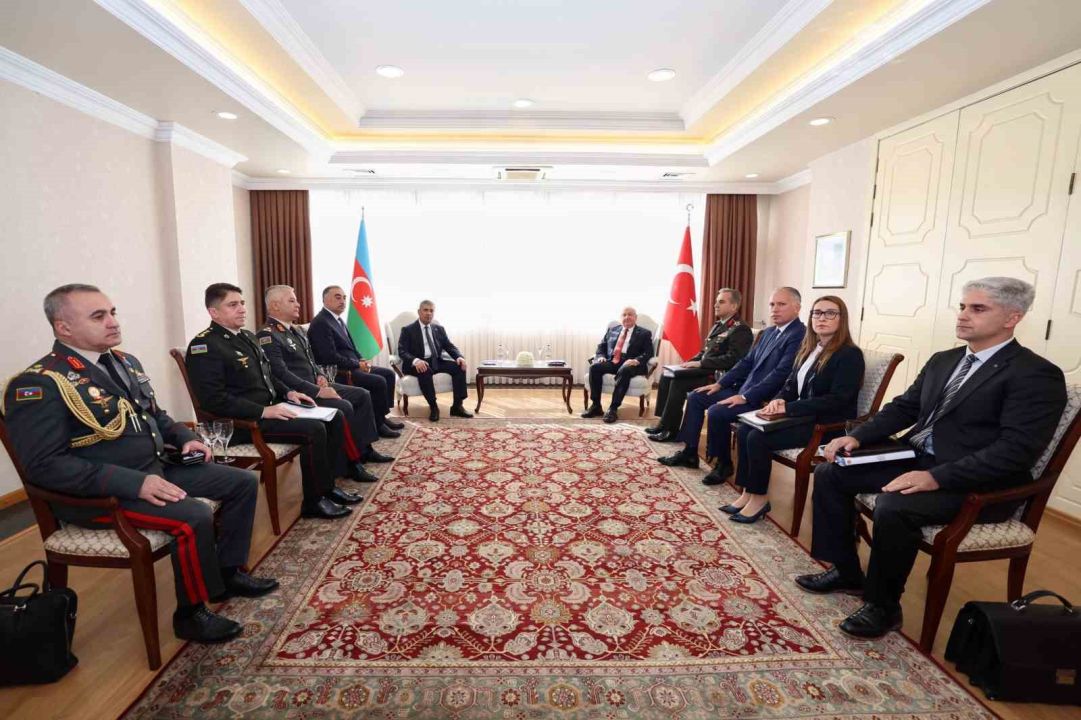 Bakan Güler, Azerbaycan Savunma Bakanı Hasanov ile bir araya geldi