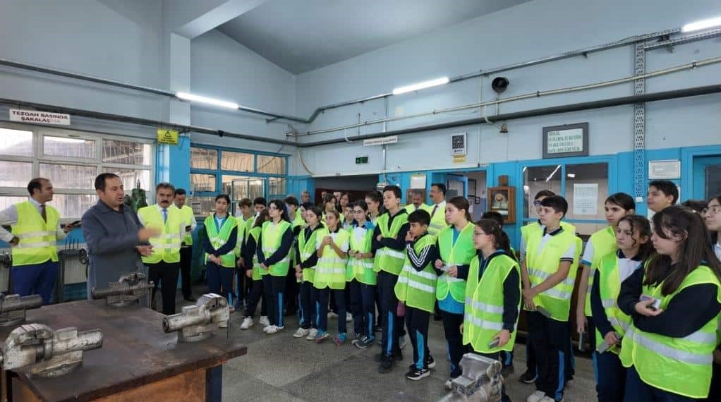 Turgutlu’da “Atölyede 1 Gün” Projesiyle Öğrenciler Geleceğin Mesleklerini Keşfetti
