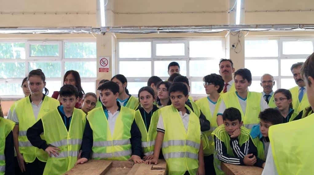 Turgutlu’da “Atölyede 1 Gün” Projesiyle Öğrenciler Geleceğin Mesleklerini Keşfetti