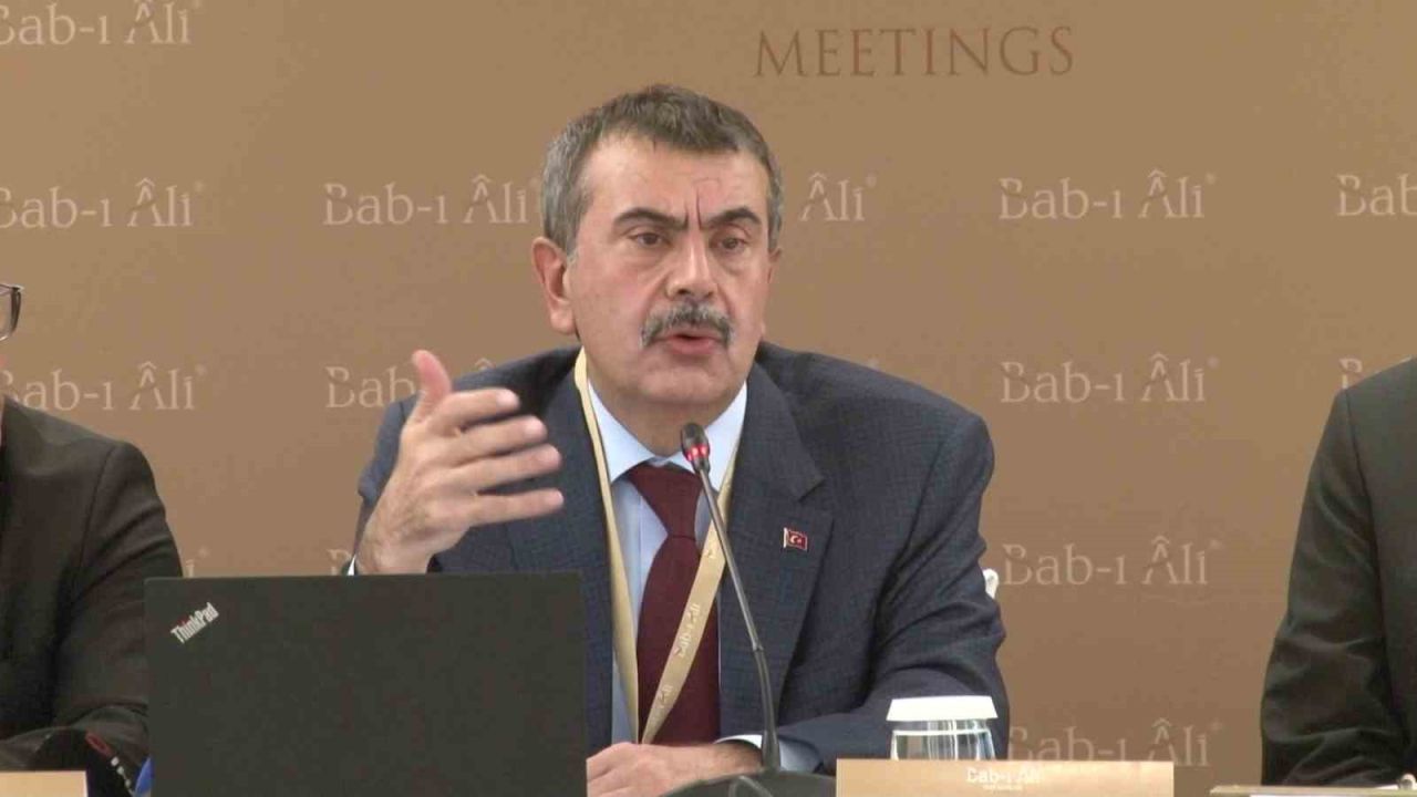 MEB Başkanı Tekin: "Sınavlarda yapay zeka destekli açık uçlu sorular olacak"