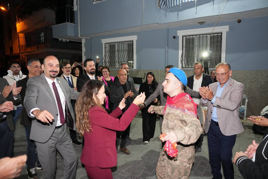 Turgutlu'da otizmli İsmail'e asker eğlencesi düzenlendi